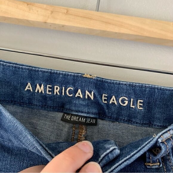 Real Good AE Dream Curvy High-Waisted Jegging | Stretchy | Distressed Denim | Me - Picture 4 of 8